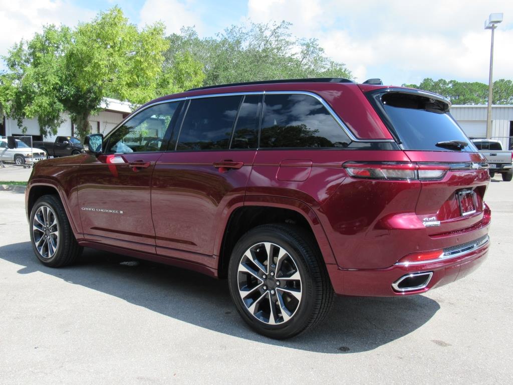 2025 Jeep Grand Cherokee Overland photo 2