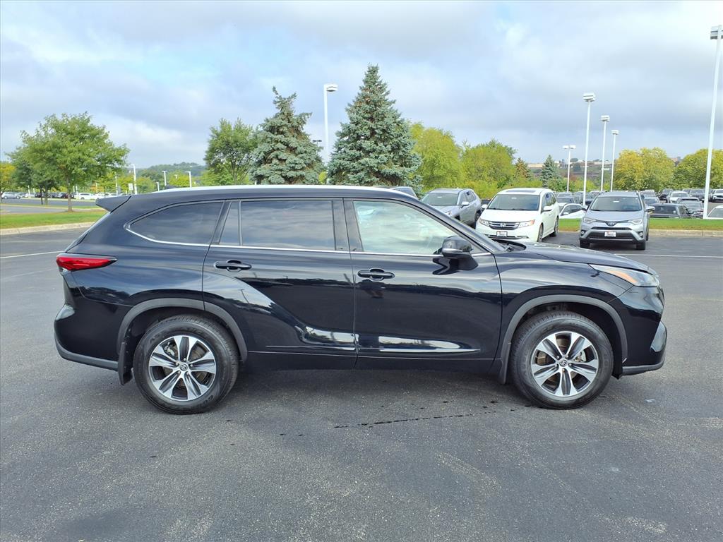 Certified 2022 Toyota Highlander XLE with VIN 5TDHZRBH3NS589825 for sale in Burnsville, Minnesota