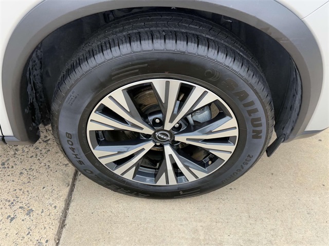 2023 Nissan Rogue SV photo 10