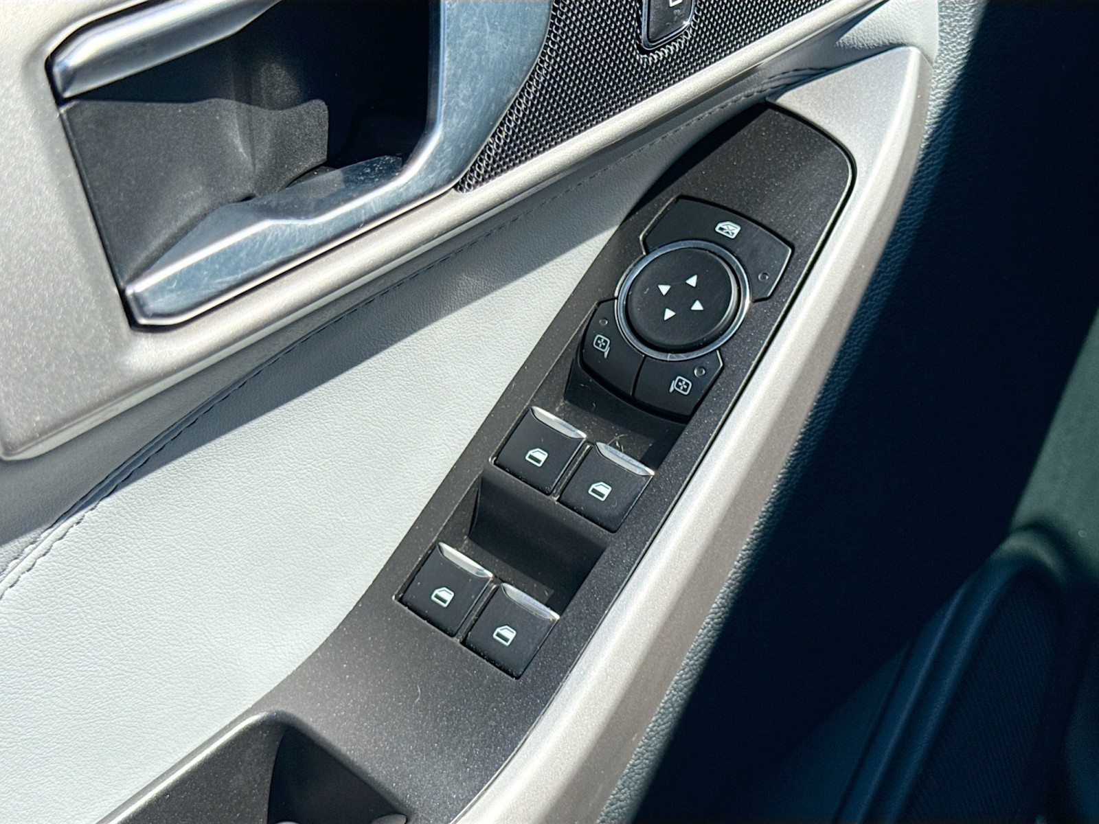 2024 Ford Explorer XLT photo 16