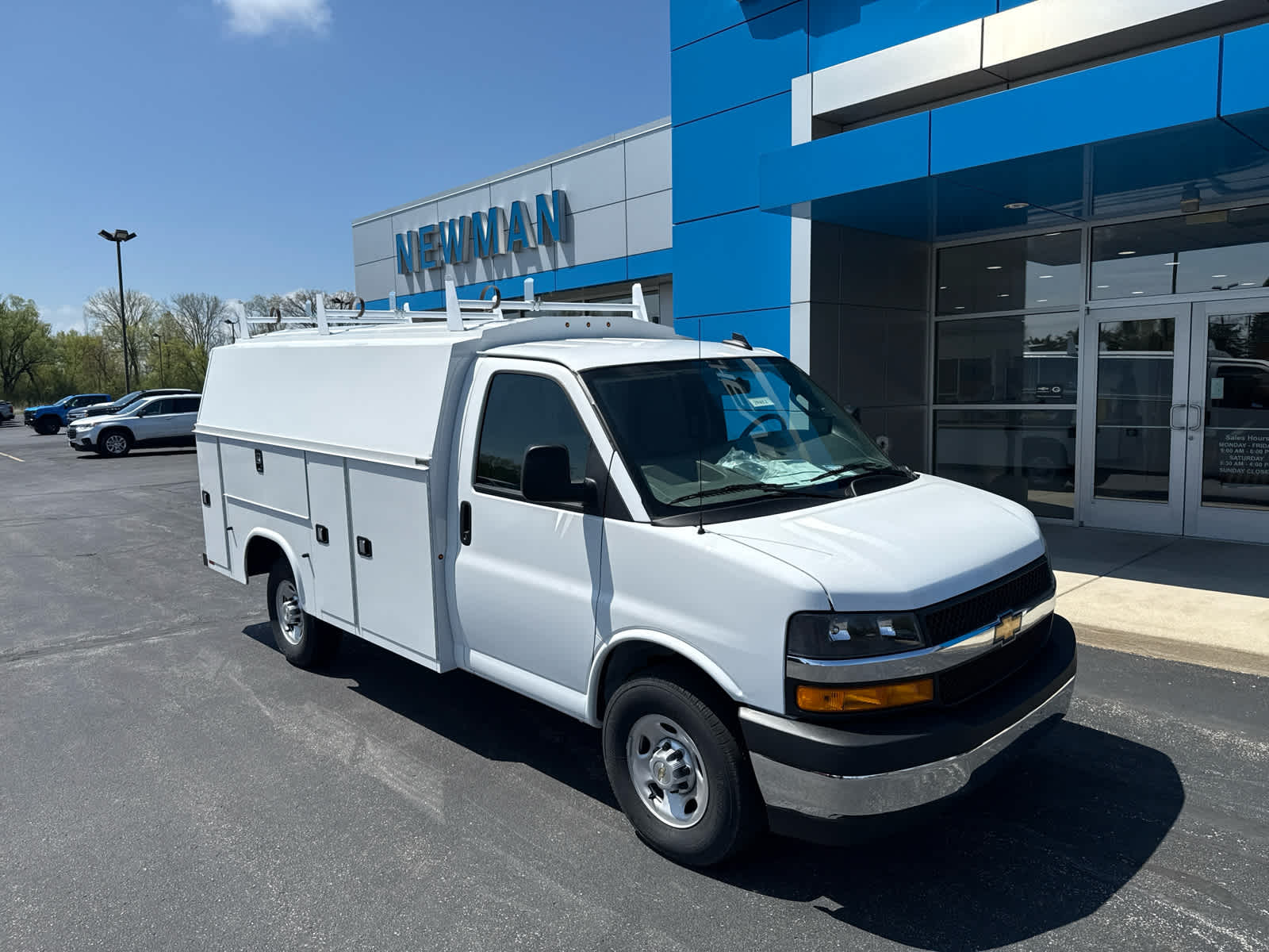 2024 Chevrolet Express Cutaway Base photo 26