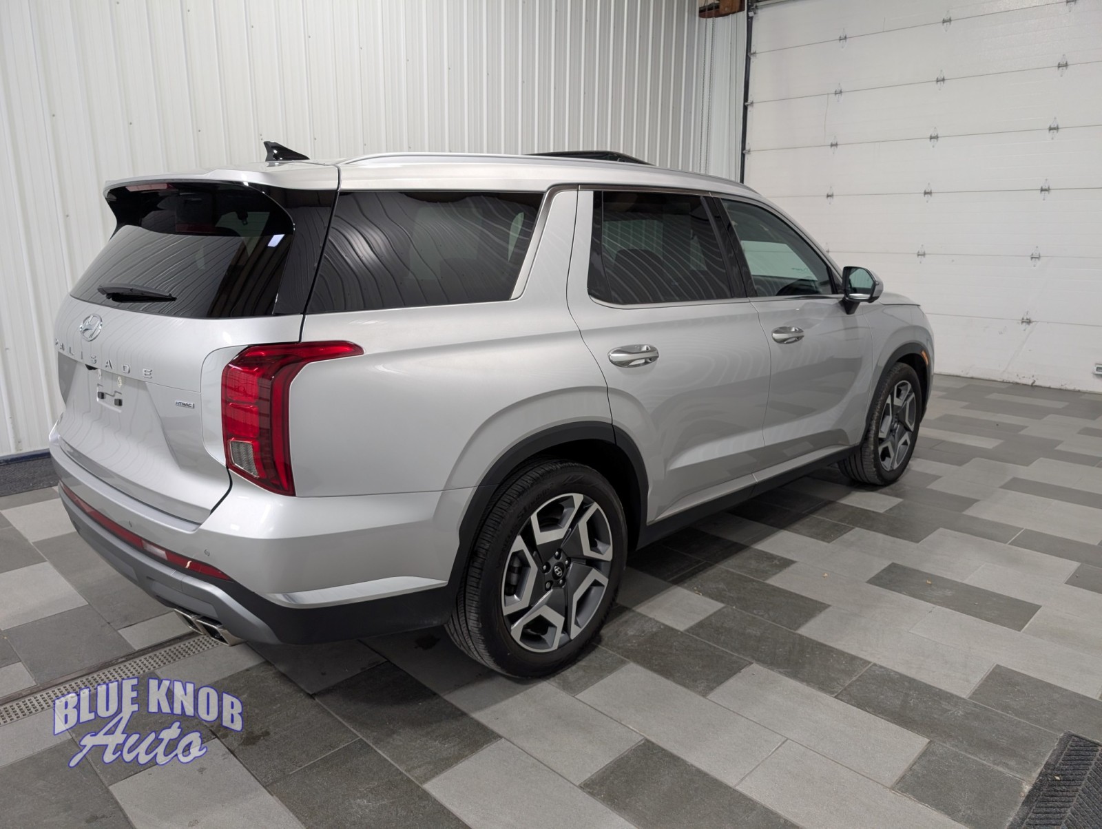 2024 Hyundai Palisade Limited photo 3