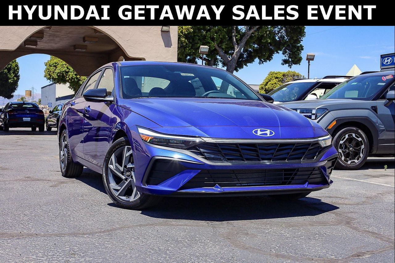 2025 Hyundai Elantra SEL's photo