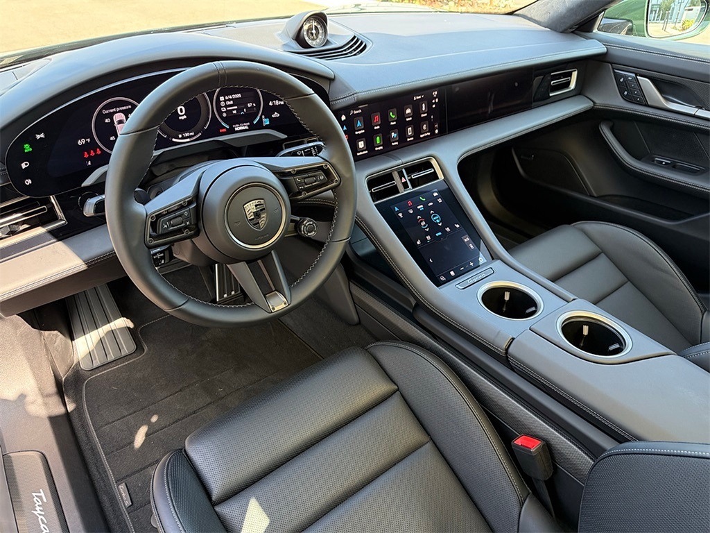 2025 Porsche Taycan Turbo S photo 4