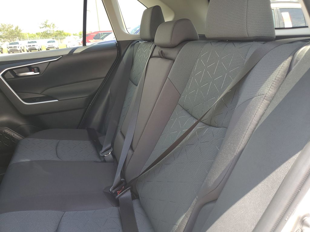 2025 Toyota RAV4 Hybrid XLE photo 15