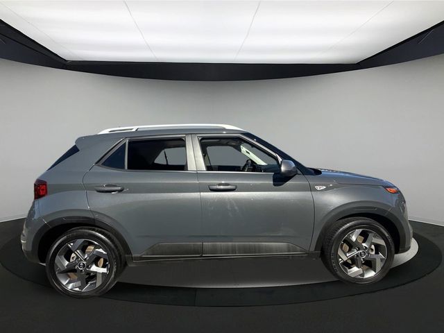 2024 Hyundai Venue SEL photo 3