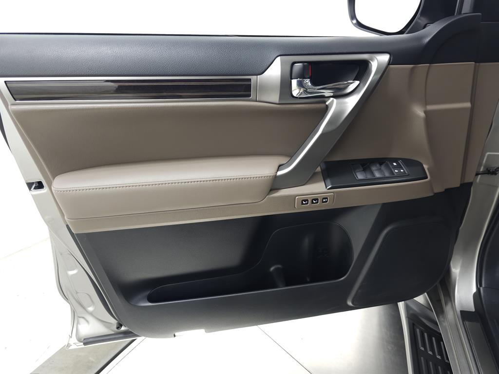 2023 Lexus GX 460 photo 10