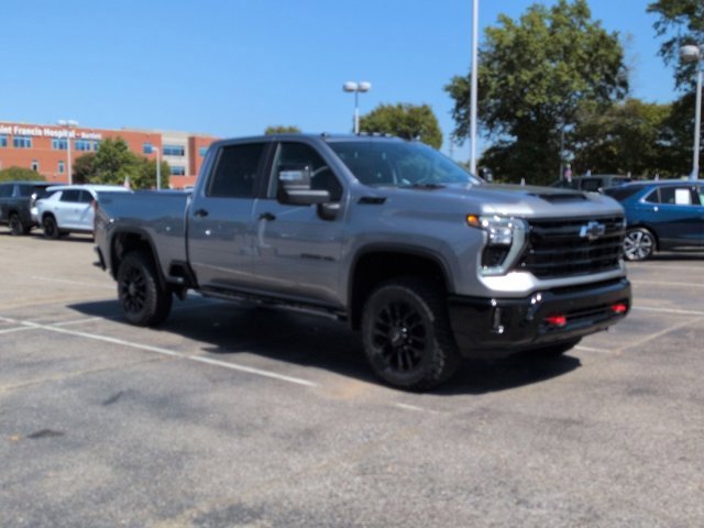 2026 Chevrolet Silverado 2500HD LT photo 2