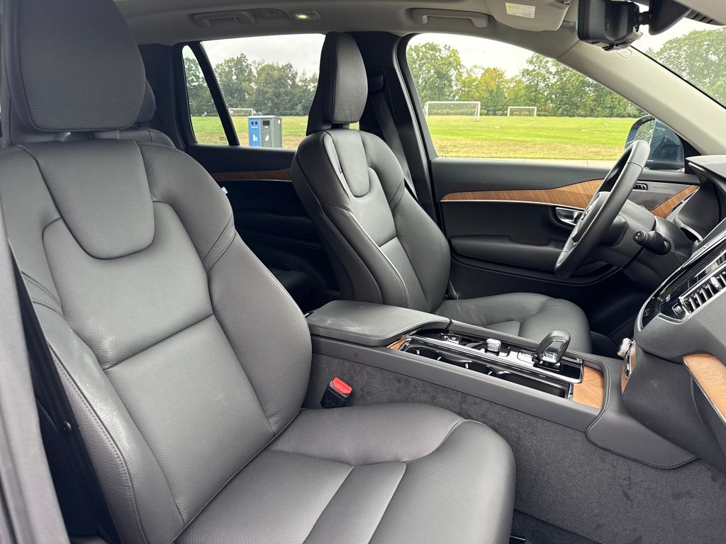 2025 Volvo XC90 Plus photo 16