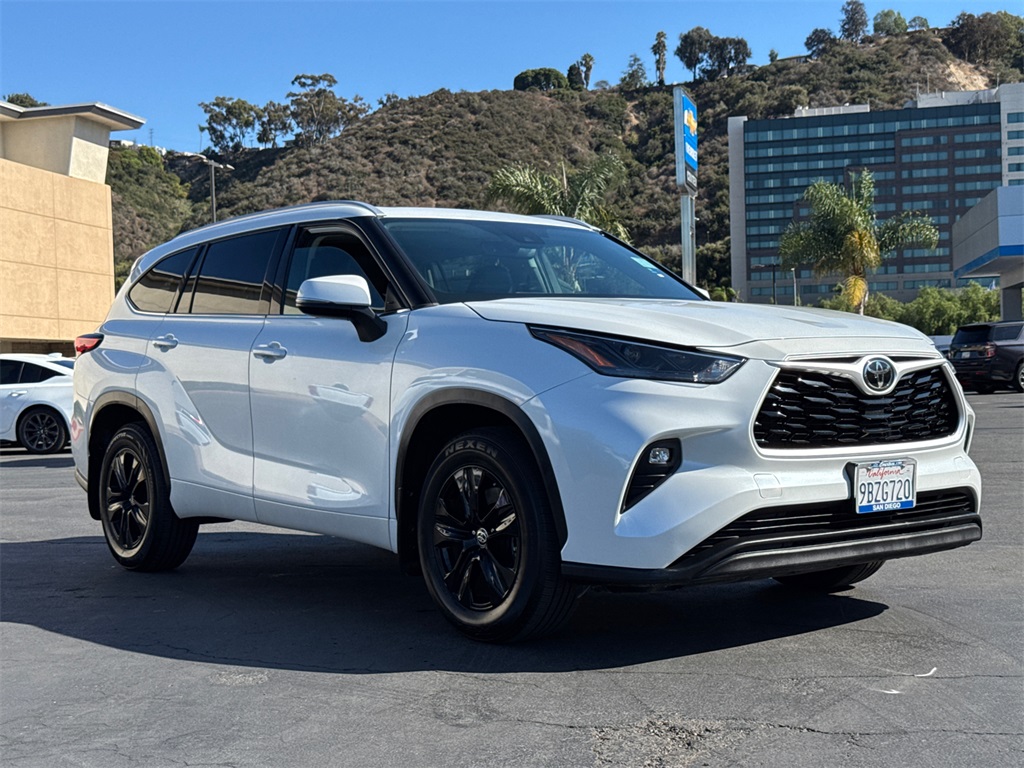 2022 Toyota Highlander XLE photo 3