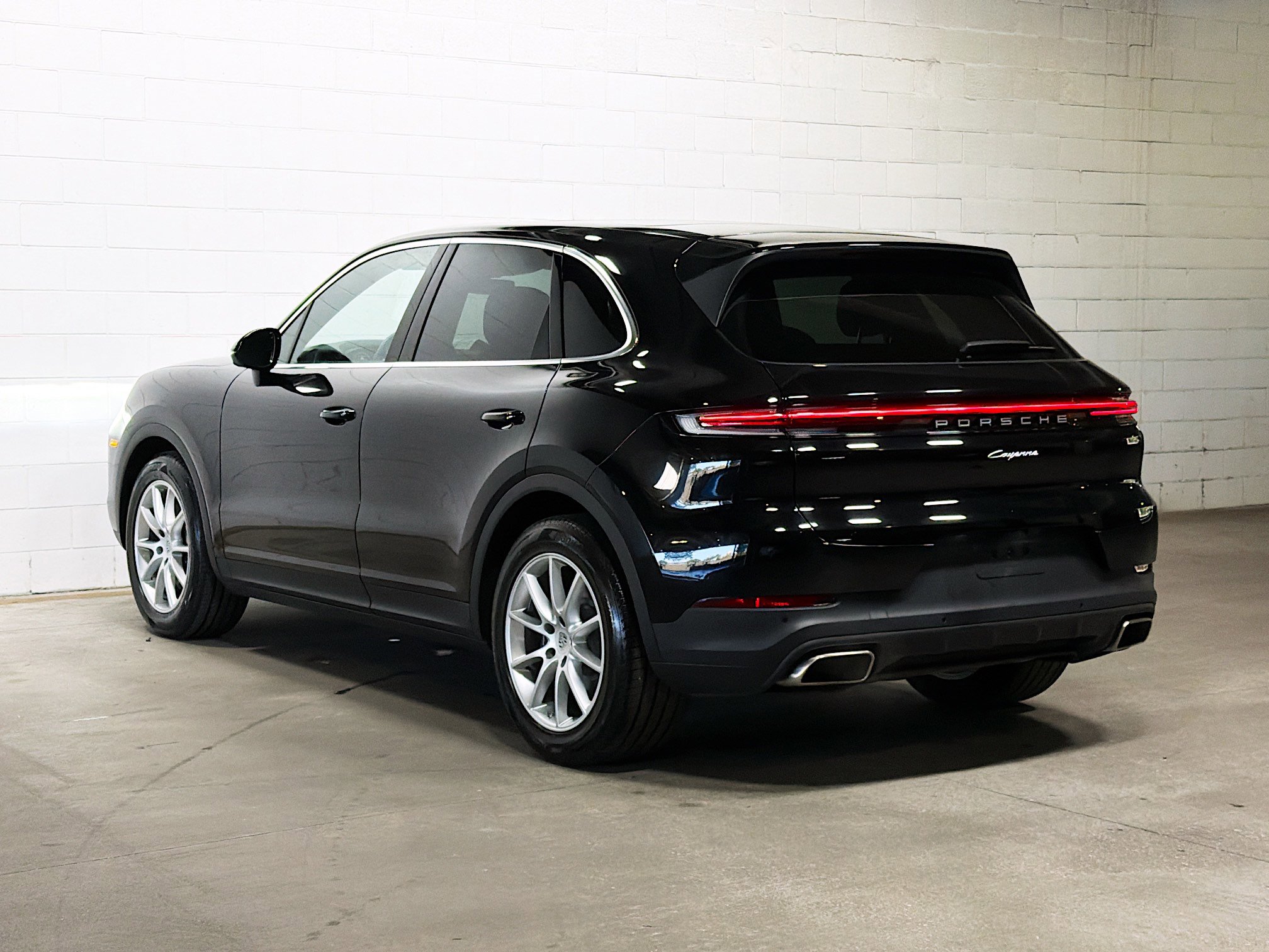 2024 Porsche Cayenne Base photo 2