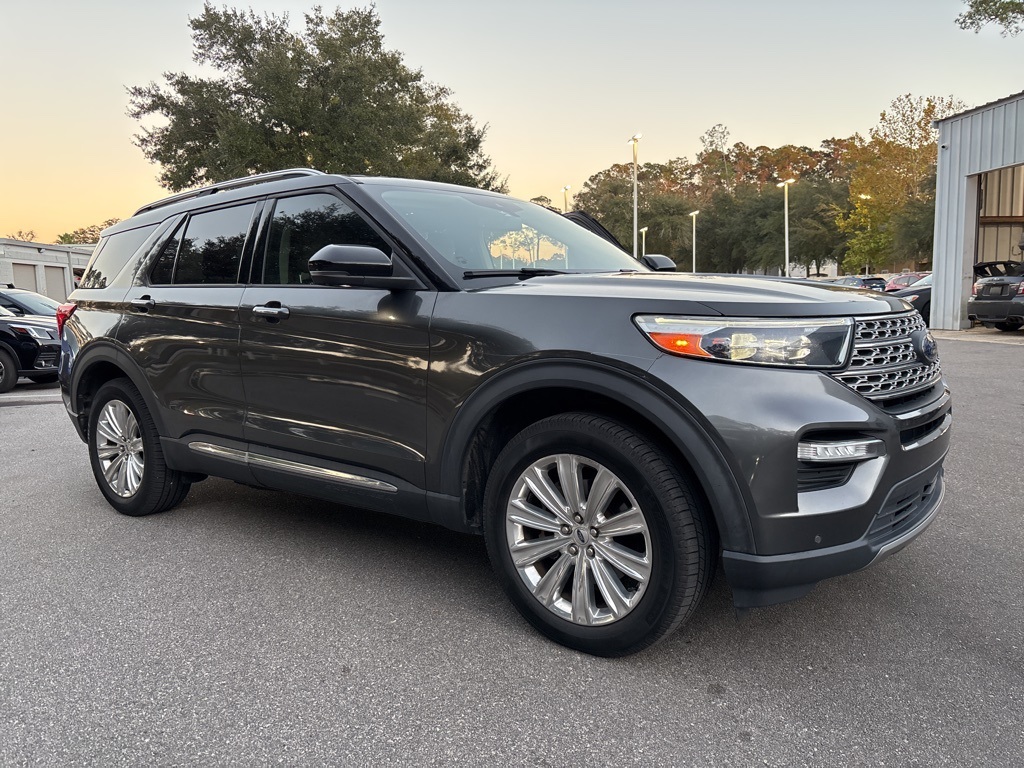 2020 Ford Explorer Limited's photo