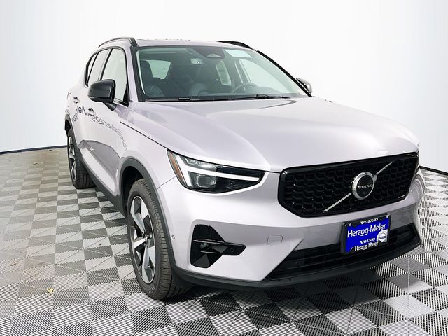 2026 Volvo XC40 Plus's photo