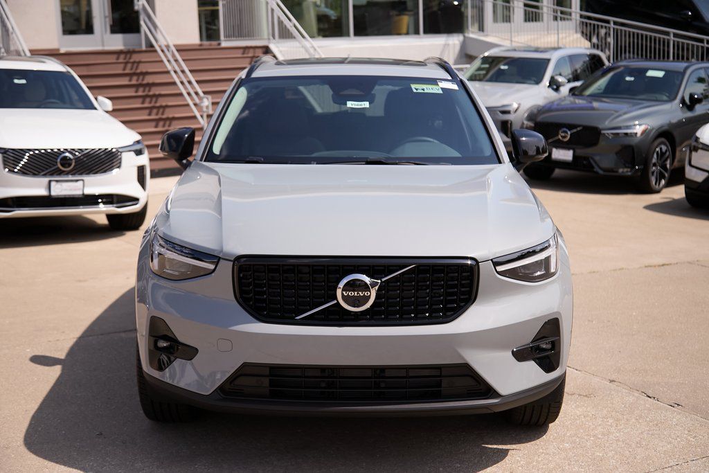 2026 VOLVO XC40 - Image 4