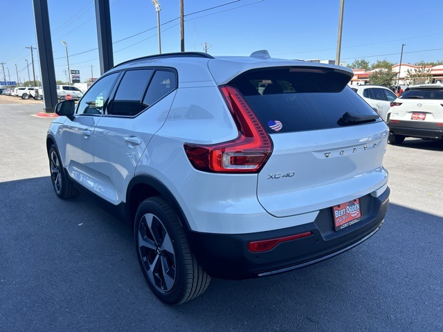 2026 Volvo XC40 AWD Plus photo 4