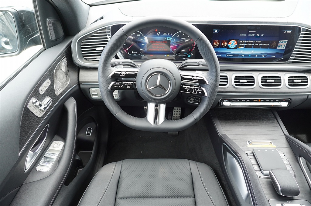 2026 Mercedes Benz GLS 450 4MATIC photo 12