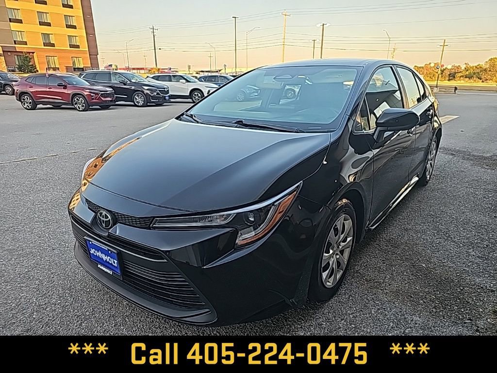 2024 Toyota Corolla LE's photo