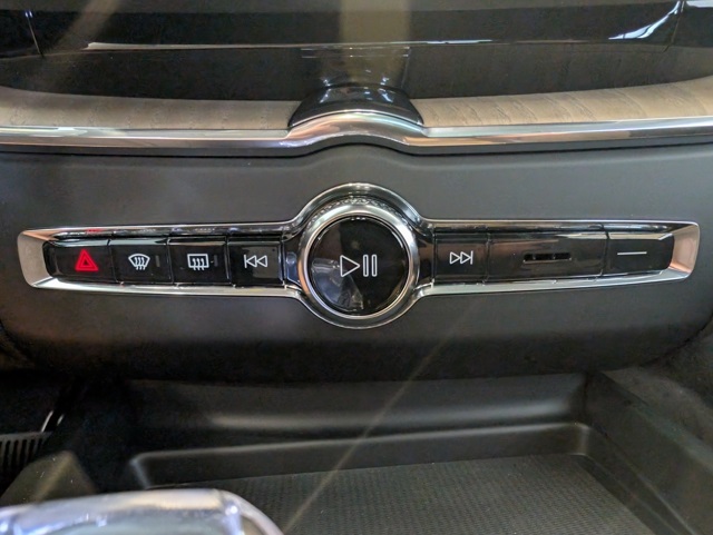 2026 Volvo XC60 B5 Plus photo 19