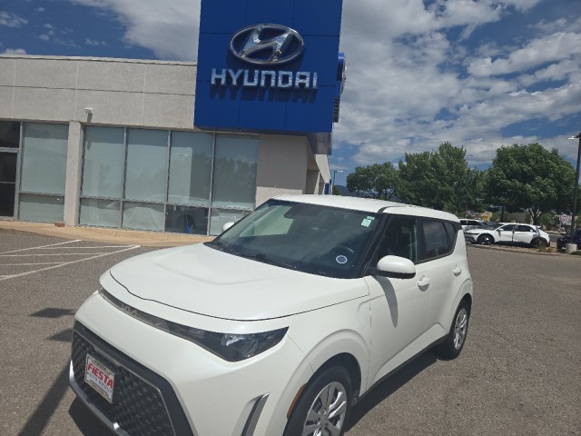Used 2023 WHITE Kia LX image 1