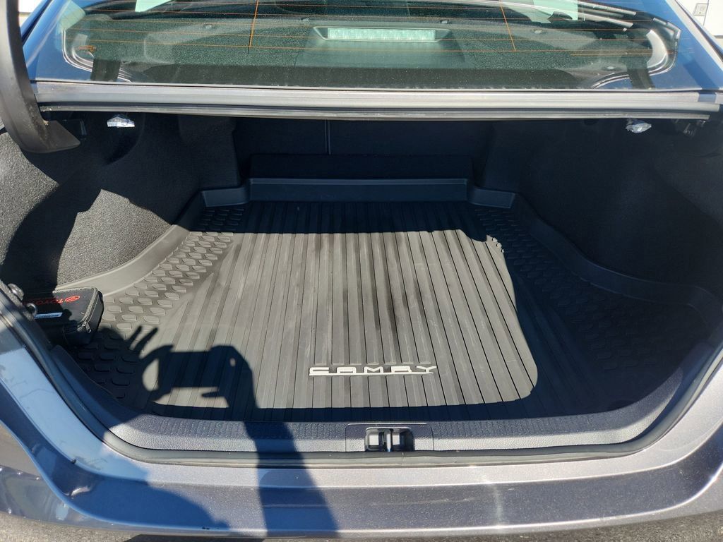 2023 Toyota Camry LE photo 18