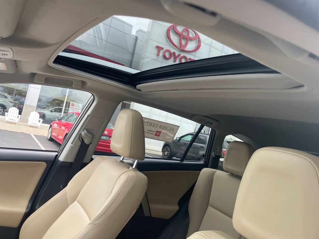 2015 Toyota RAV4 Limited photo 30