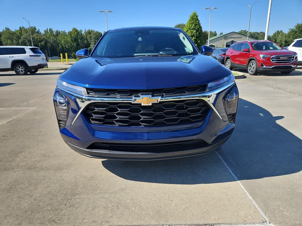 2024 Chevrolet Trax LS photo 4
