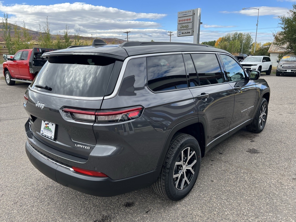 2025 Jeep Grand Cherokee Limited photo 3