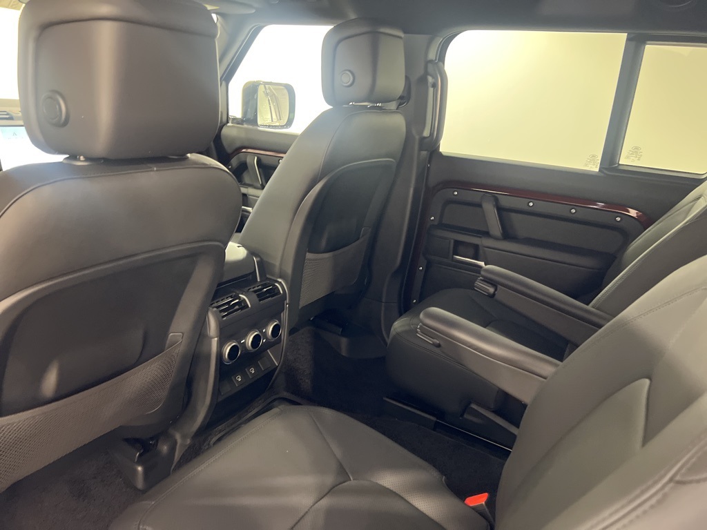 2025 Land Rover Defender 130 X-Dynamic SE photo 20