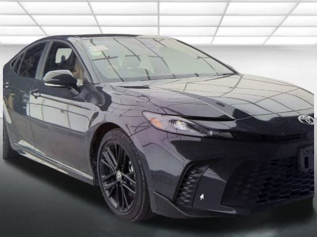 2025 Toyota Camry LE's photo