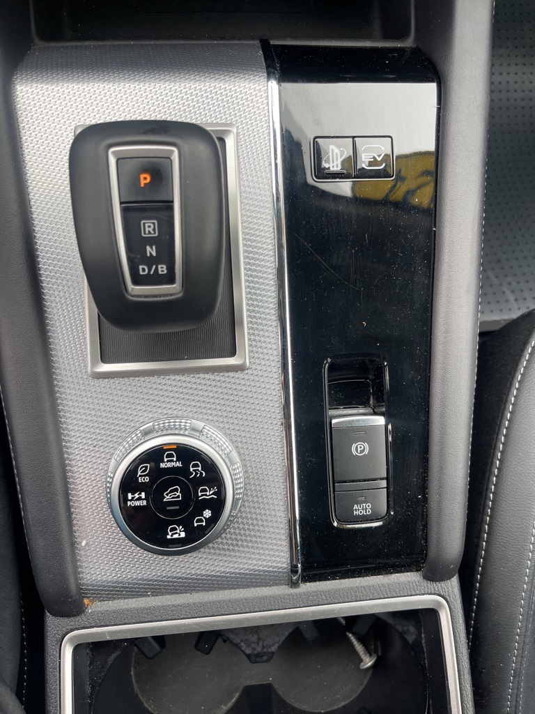 2024 Mitsubishi Outlander PHEV SEL photo 16