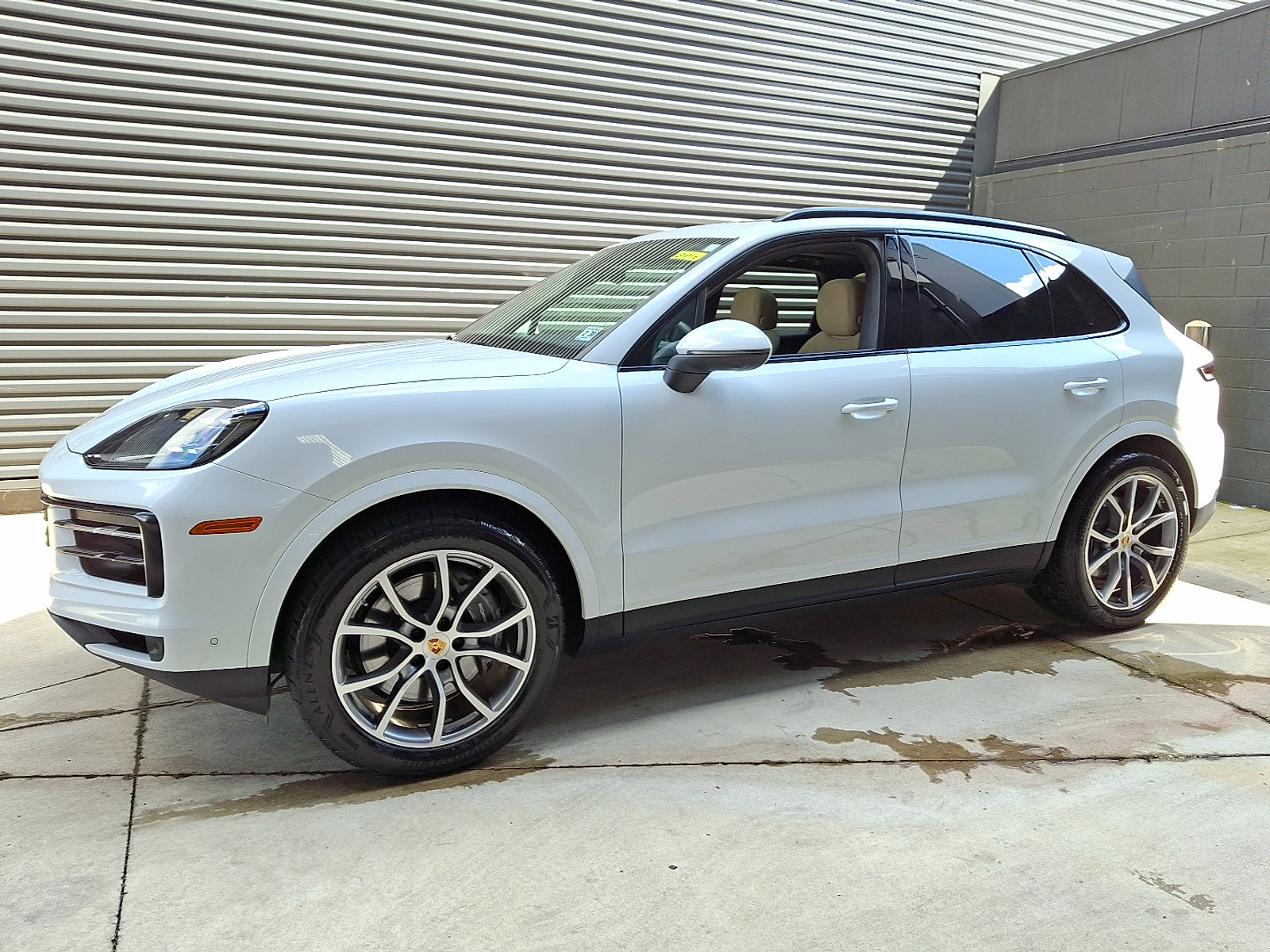 2025 Porsche Cayenne photo 2