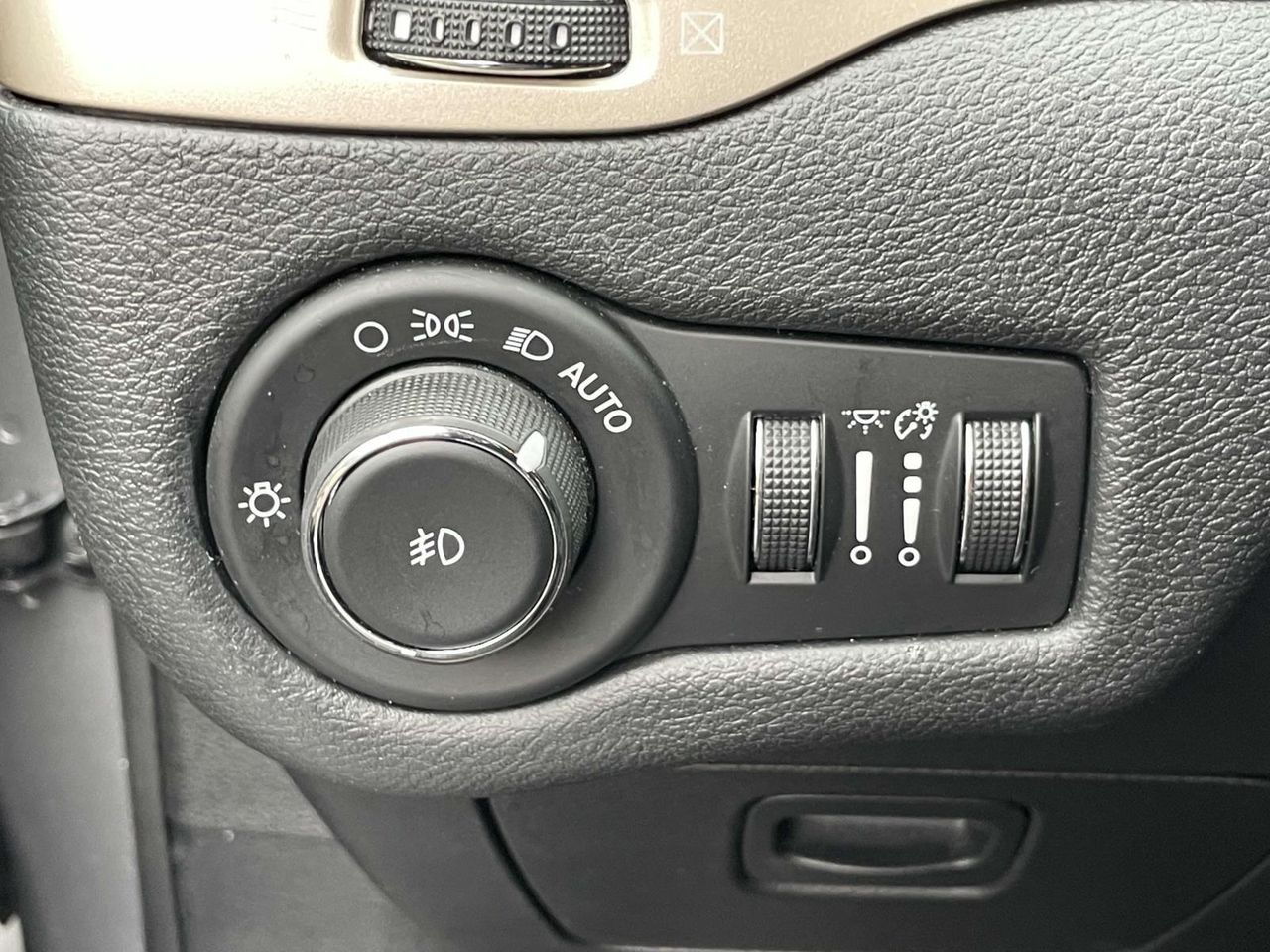 2017 Jeep Cherokee Latitude photo 14