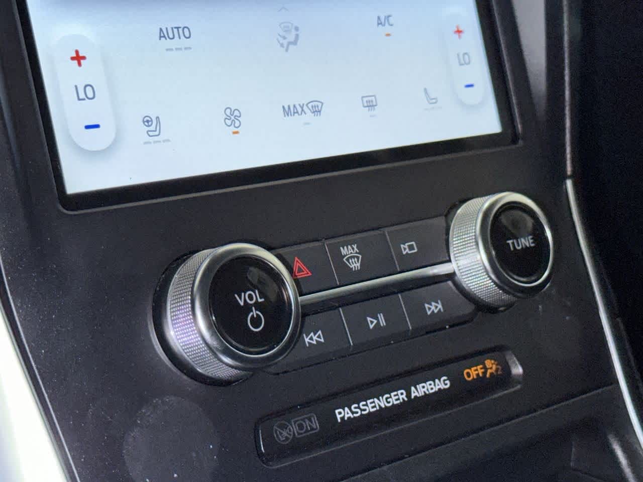 2024 Ford Edge Titanium photo 18