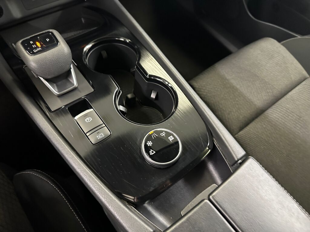 2024 Nissan Rogue SV photo 12