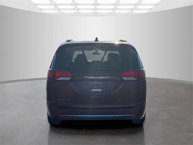 2017 Chrysler Pacifica Touring L photo 6