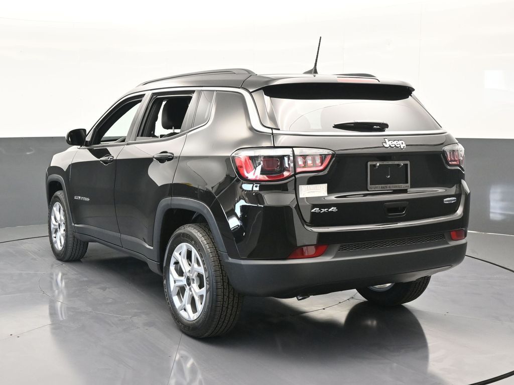 2025 Jeep Compass Latitude photo 4