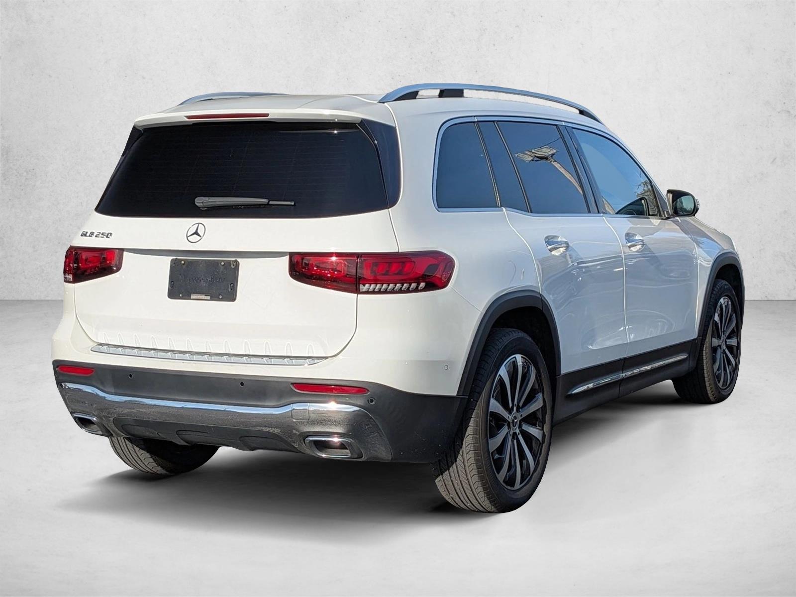 2022 Mercedes Benz GLB 250 photo 4