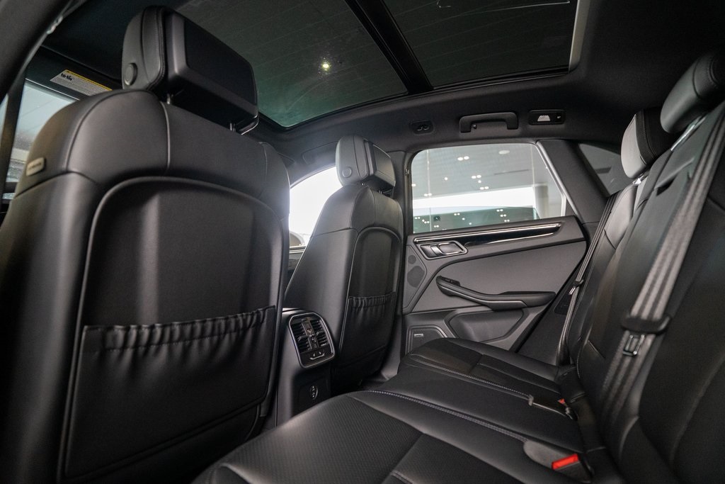 2025 Porsche Macan T photo 14