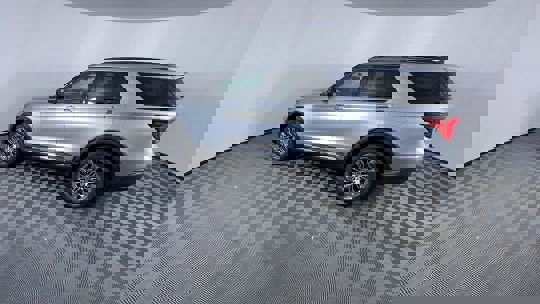 2025 Ford Explorer photo 6