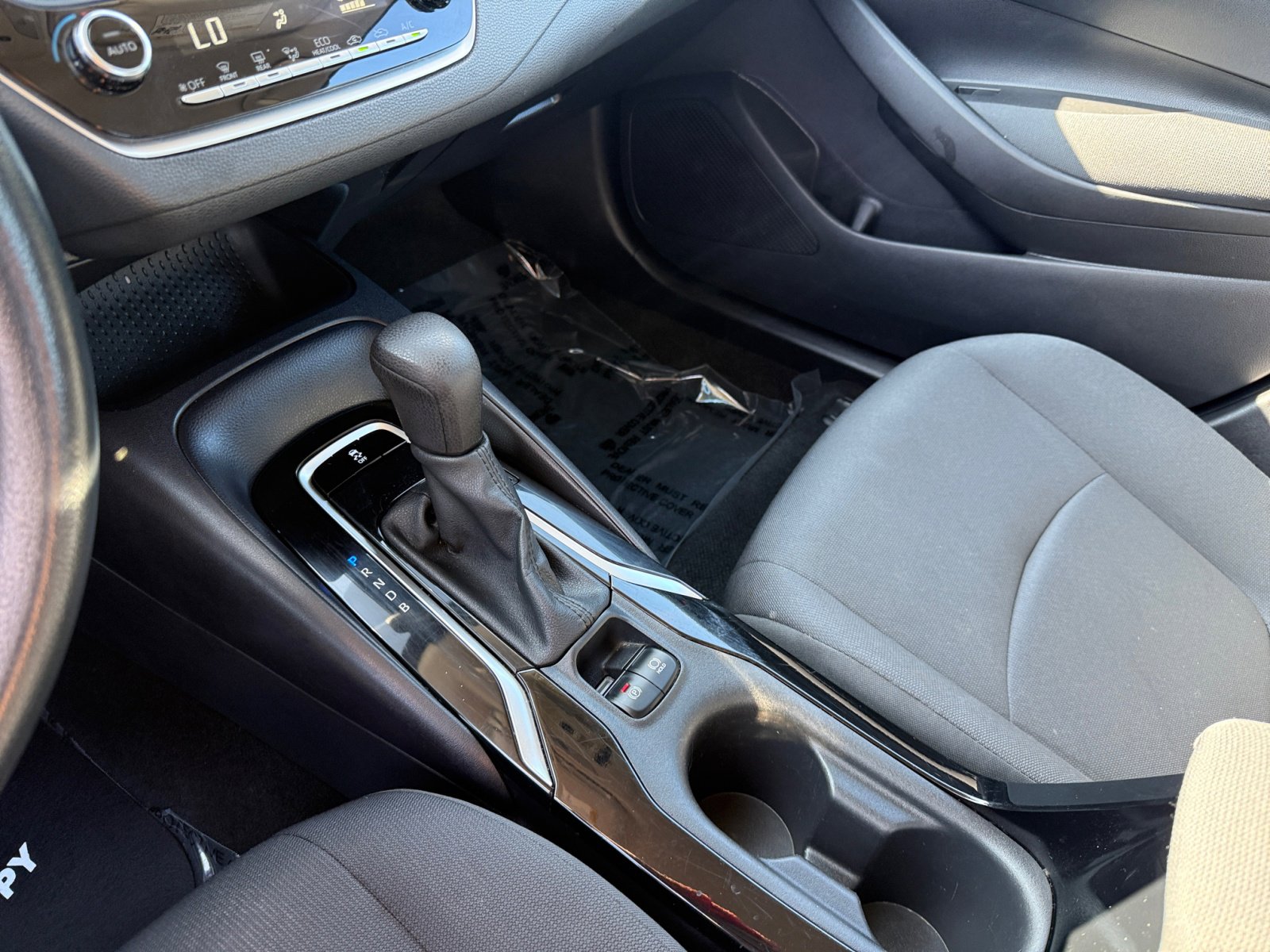 2022 Toyota Corolla LE photo 13