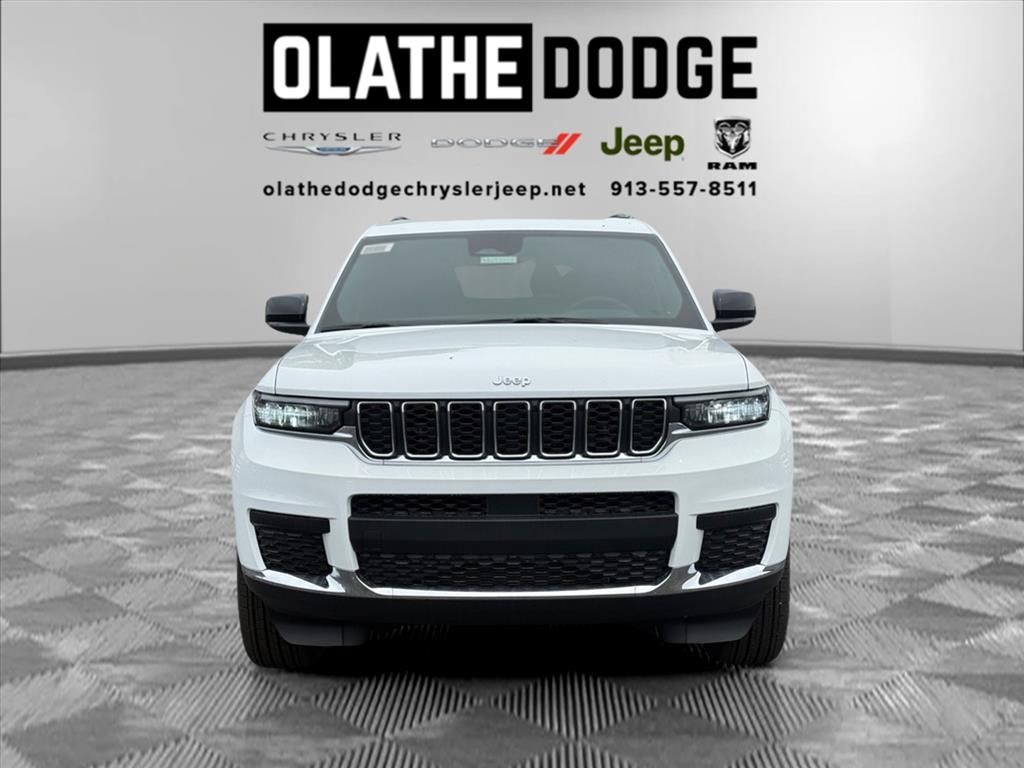 2025 Jeep Grand Cherokee Laredo Altitude photo 29