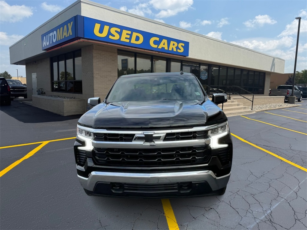 2024 Chevrolet Silverado 1500 LT photo 3