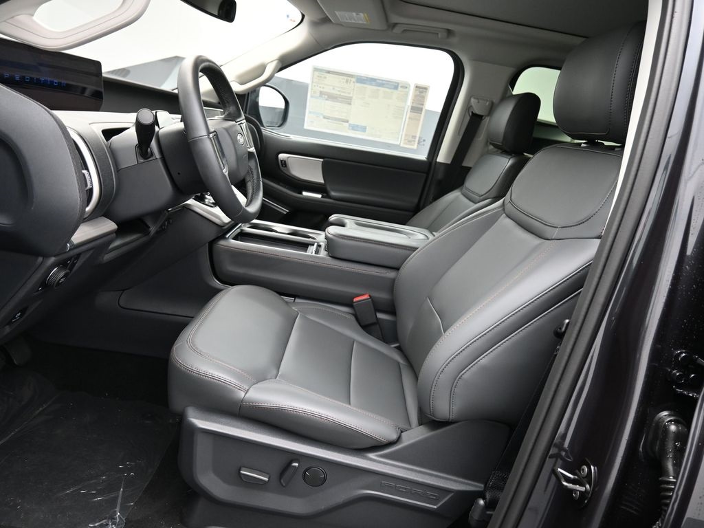 2025 Ford Expedition MAX photo 4