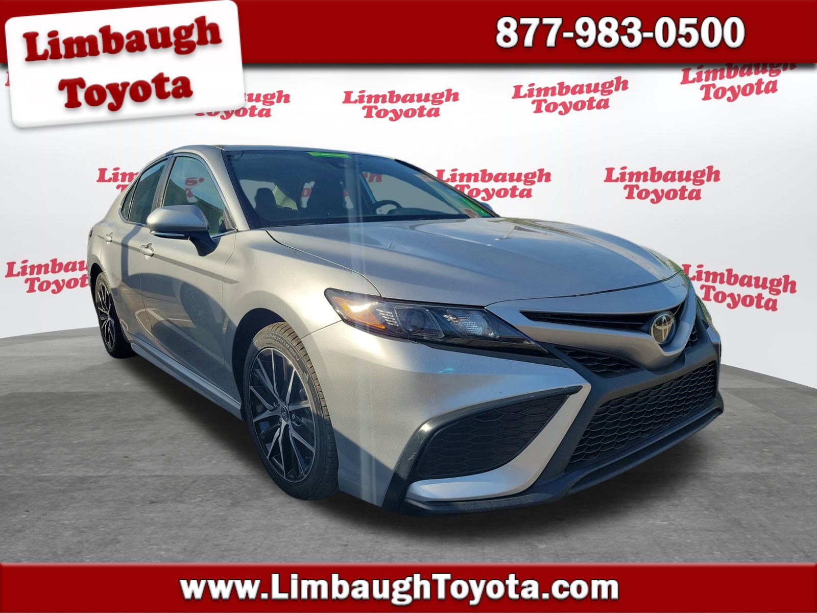 2024 Toyota Camry SE's photo