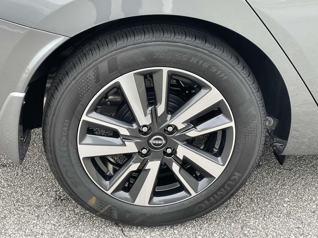 2025 Nissan Versa SV photo 7
