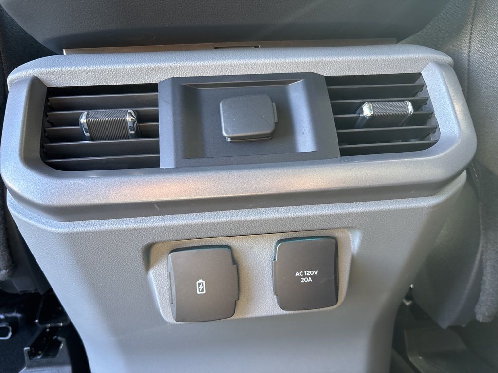 2024 Ford F-150 Lightning photo 27