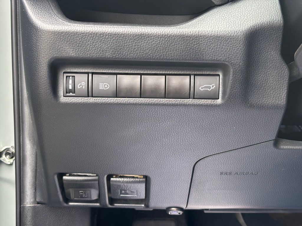 2022 Toyota RAV4 XLE Premium photo 14