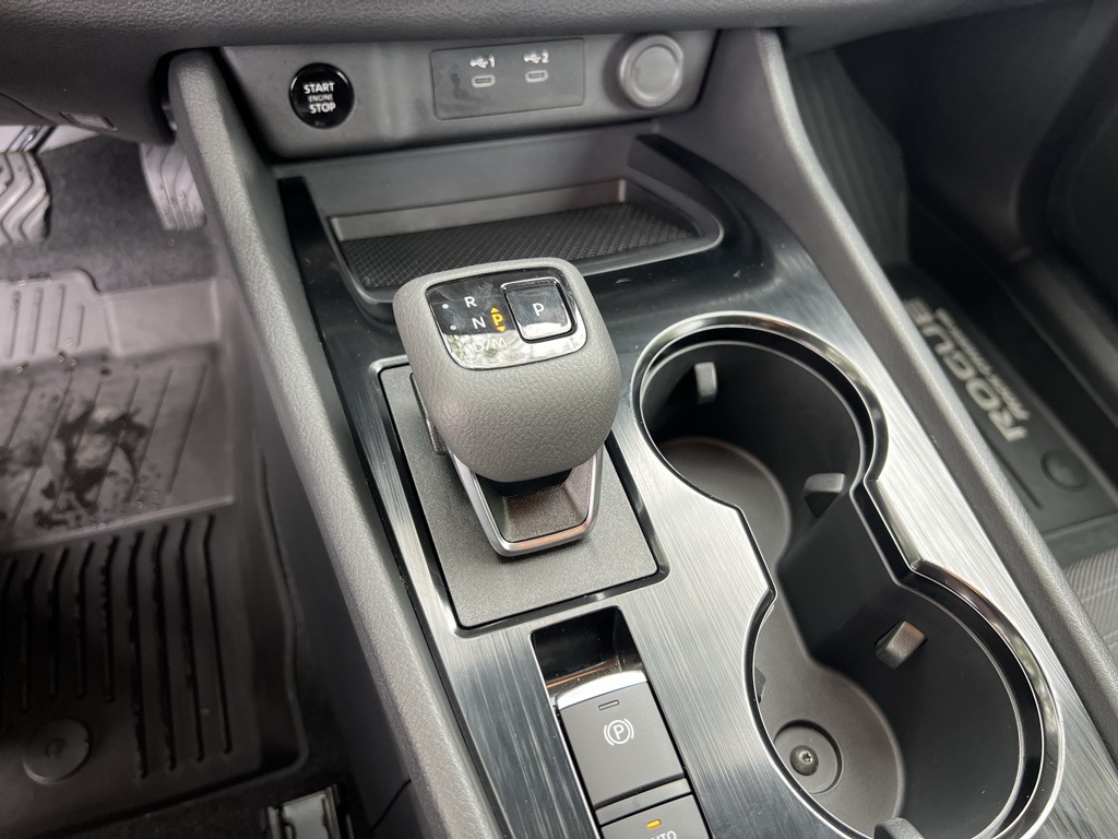 2025 Nissan Rogue SV photo 21