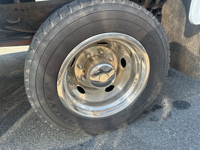 1999 Ford F-550 XL photo 7