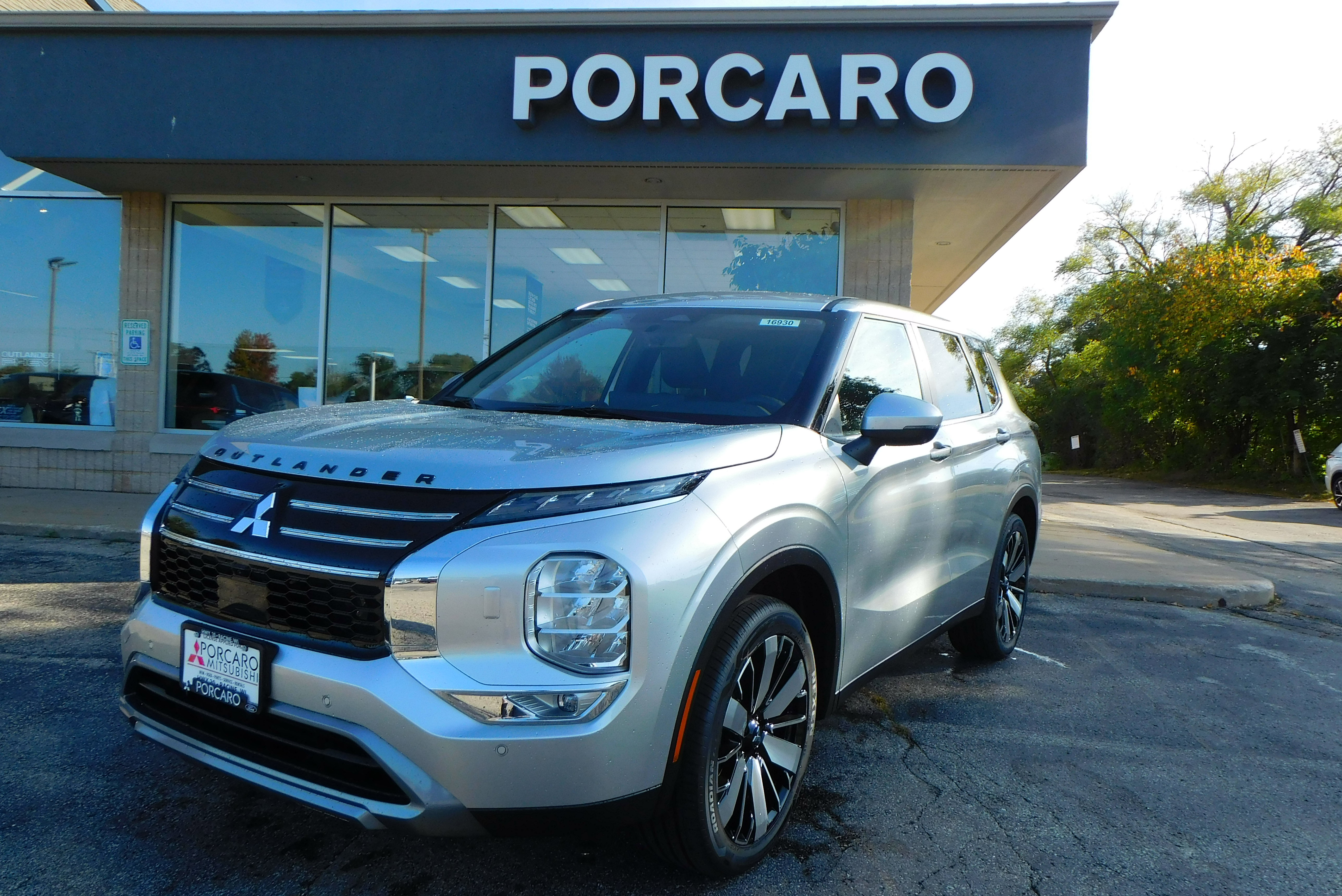 2025 Mitsubishi Outlander SE's photo